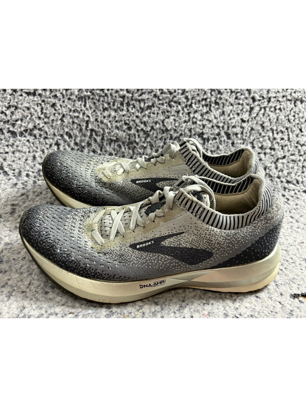 Brooks Levitate 2 Women's Size 7 Gray Black DNA AMP Running Shoes 1202791B